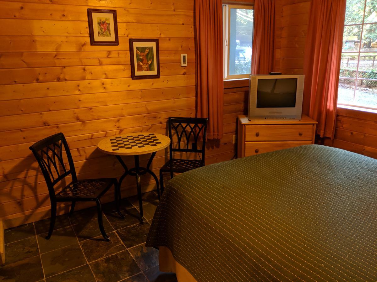 Emerald Forest Cabins Trinidad Exterior photo