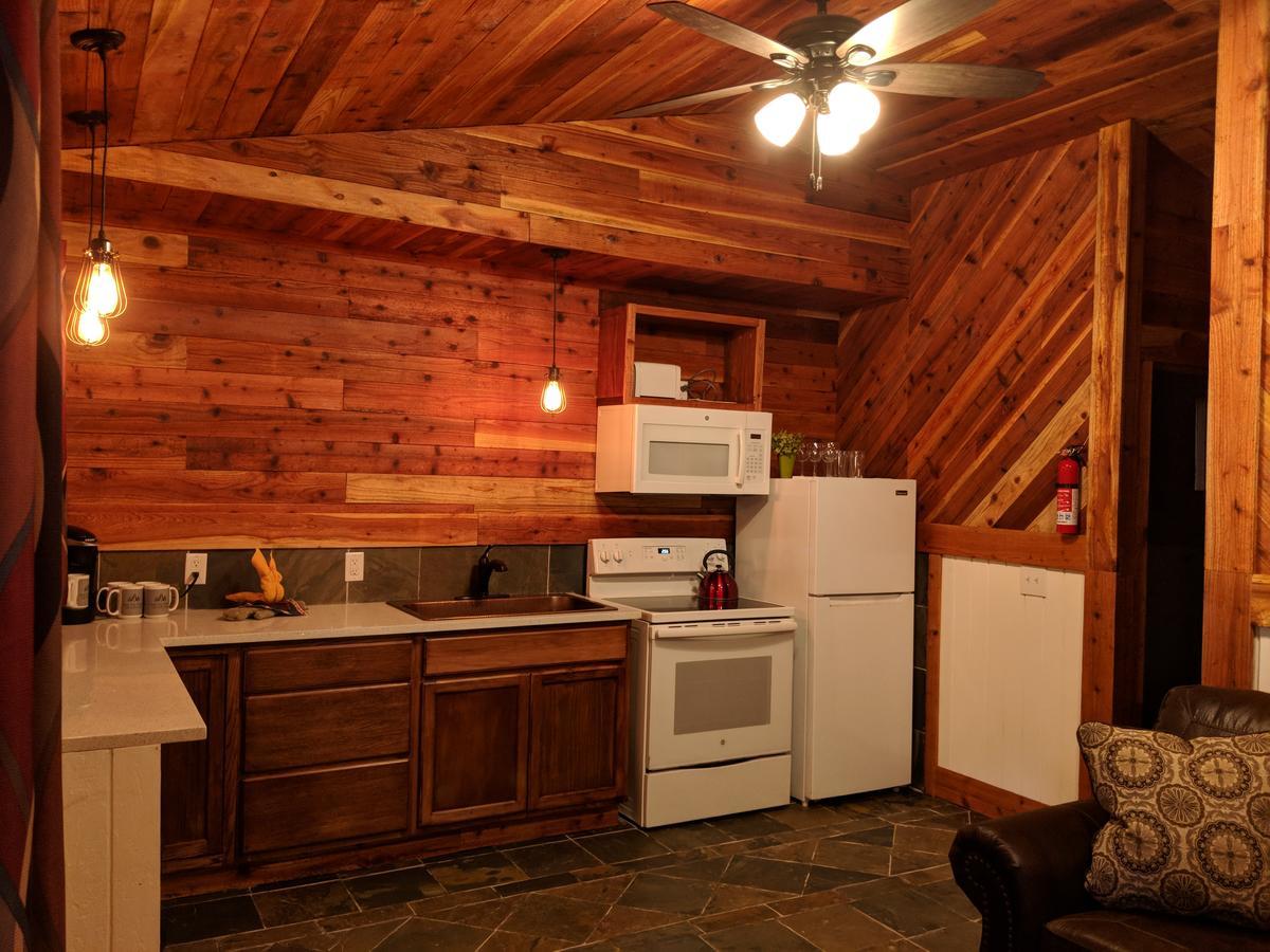 Emerald Forest Cabins Trinidad Exterior photo