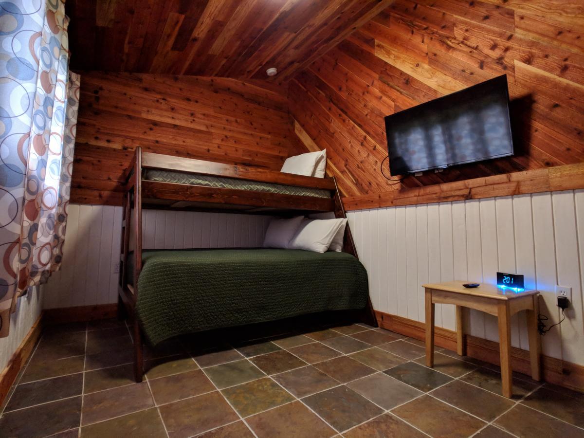 Emerald Forest Cabins Trinidad Exterior photo